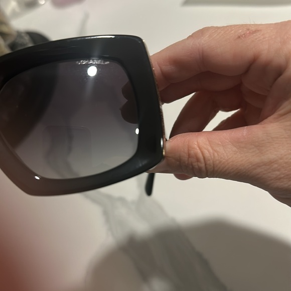 CHANEL sunglasses  - Picture 3 of 10